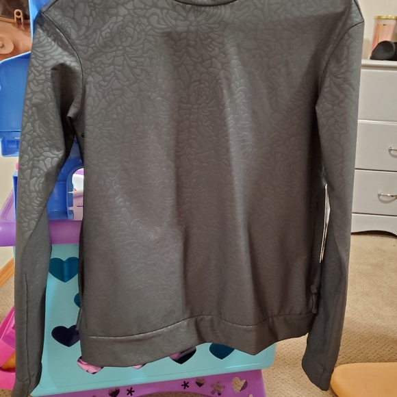 Lululemon size 2 - Picture 2 of 4